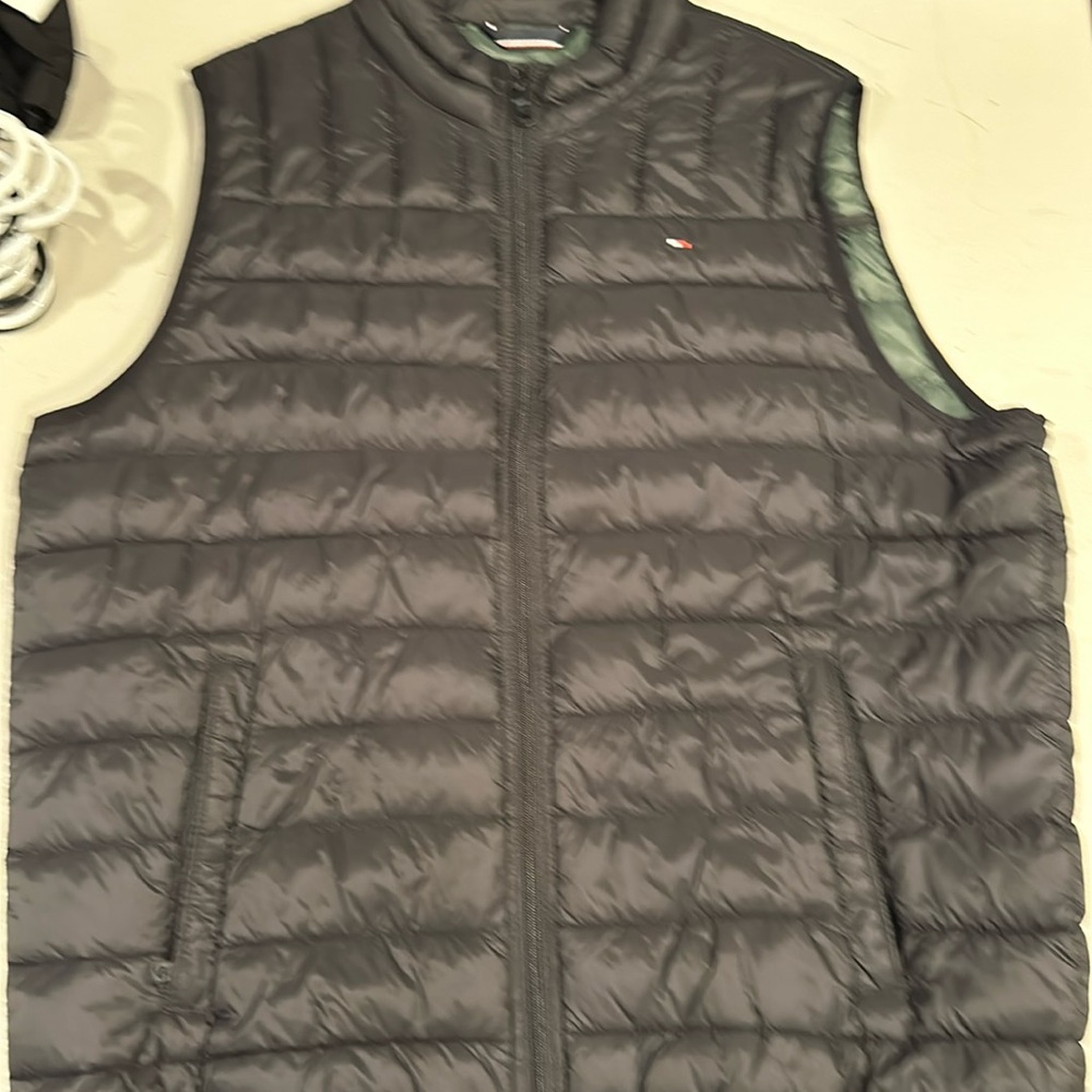 Men’s Tommy Hilfiger black vest never worn no tags